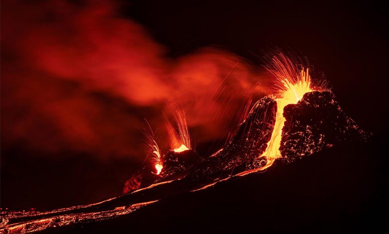 Apa Sebenarnya Pemicu Letusan Gunung Berapi Spektakuler di Islandia?