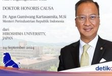 Menperin Agus Gumiwang Raih Gelar Doktor Kehormatan dari Hiroshima College