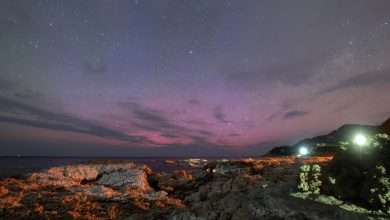 Aurora Biru dan Merah Muda yang Misterius di Jepang Menantang Pemahaman Ilmiah