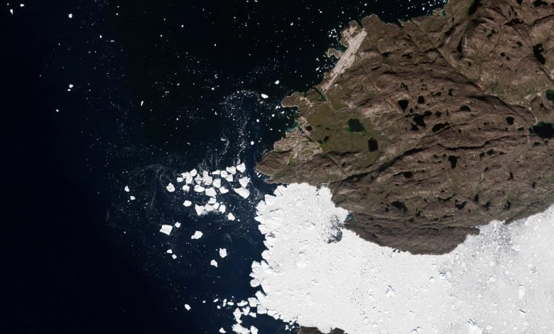 Raksasa Es Greenland Tertangkap dalam Gambar Satelit yang Menakjubkan